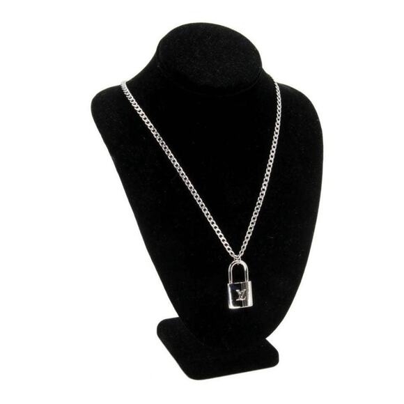 Louis Vuitton Silver LV Signature Padlock Key Graphite Plaquette 22in Necklace - Picture 1 of 7